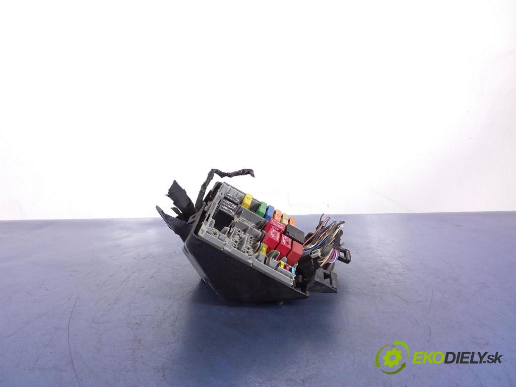 Fiat Panda 2010 skříňka Pojistky 51794732