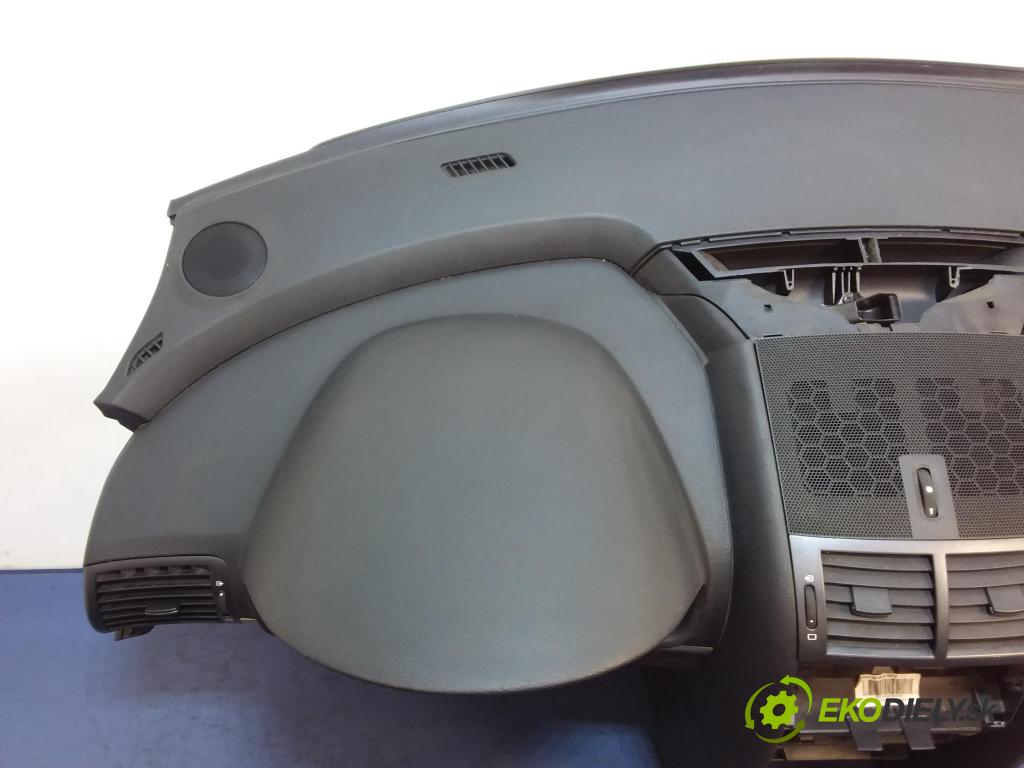 Peugeot 407 2008 kokpit,pristrojová doska