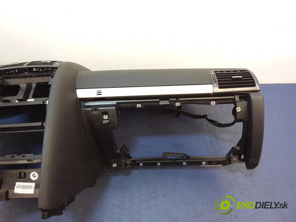 Peugeot 407 2008 kokpit,pristrojová doska