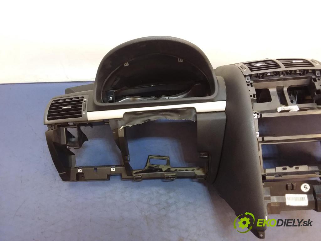 Peugeot 407 2008 kokpit,pristrojová doska