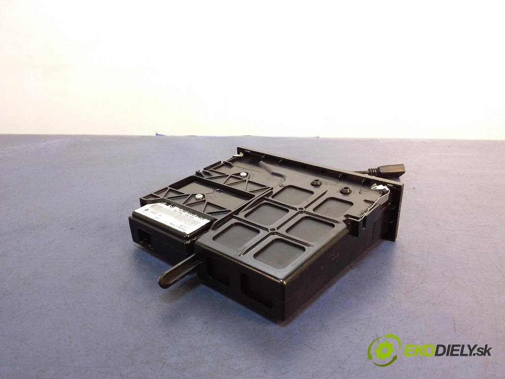 Vw Touran 2011 kryt Plast: Interiéry: 5N0035341F