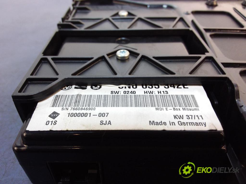 Vw Touran 2011 kryt Plast: Interiéry: 5N0035341F