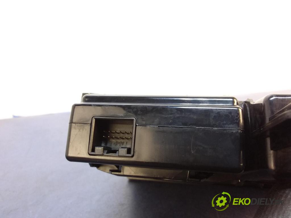 Vw Touran 2011 kryt Plast: Interiéry: 5N0035341F