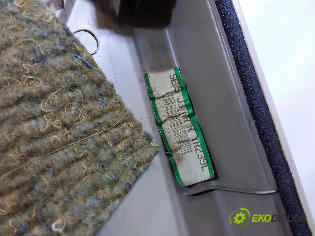 Honda Accord 2005 Čalounictví: dvere zad Prava: