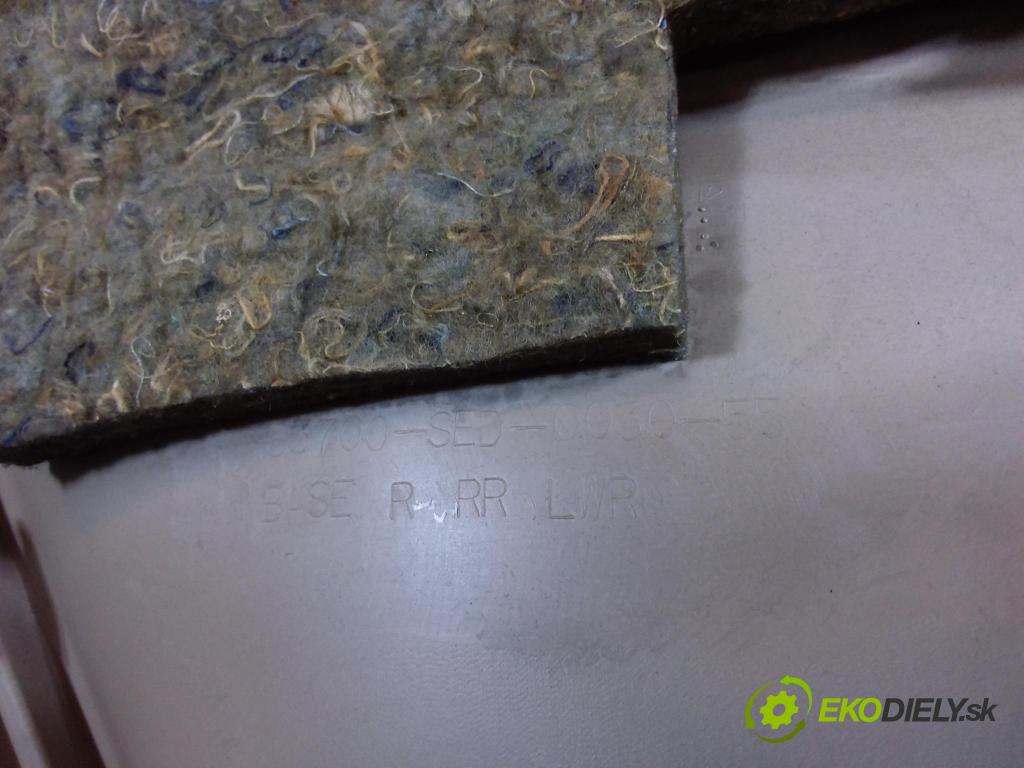 Honda Accord 2005 Čalounictví: dvere zad Prava: 