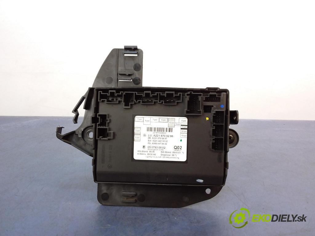 Mercedes S-klasa 2006 riadiaca jednotka 2218709286