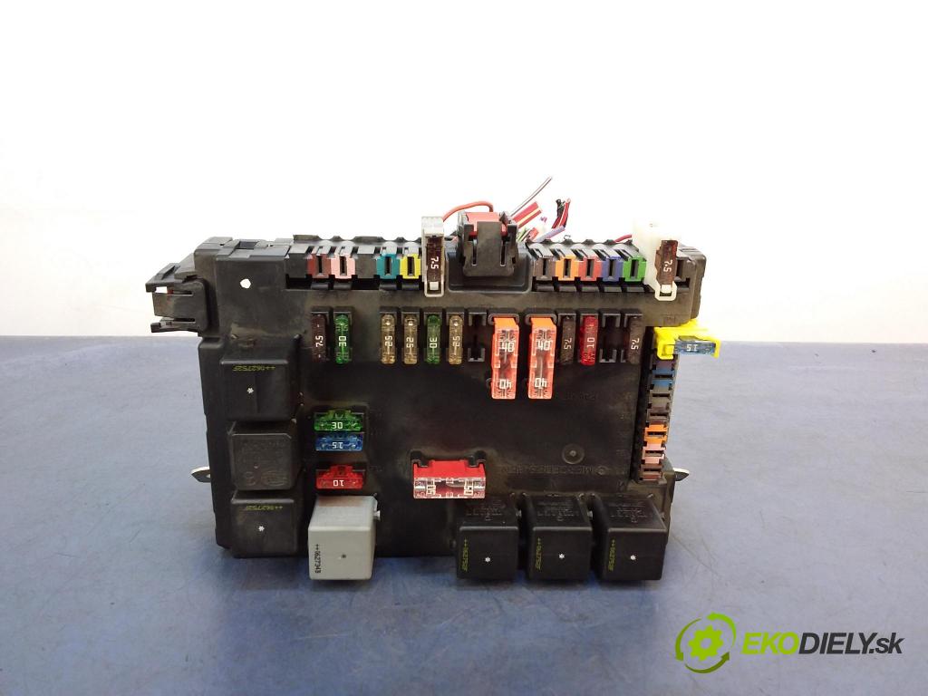 Mercedes S-klasa 2006 skrinka Poistky: A2215403250