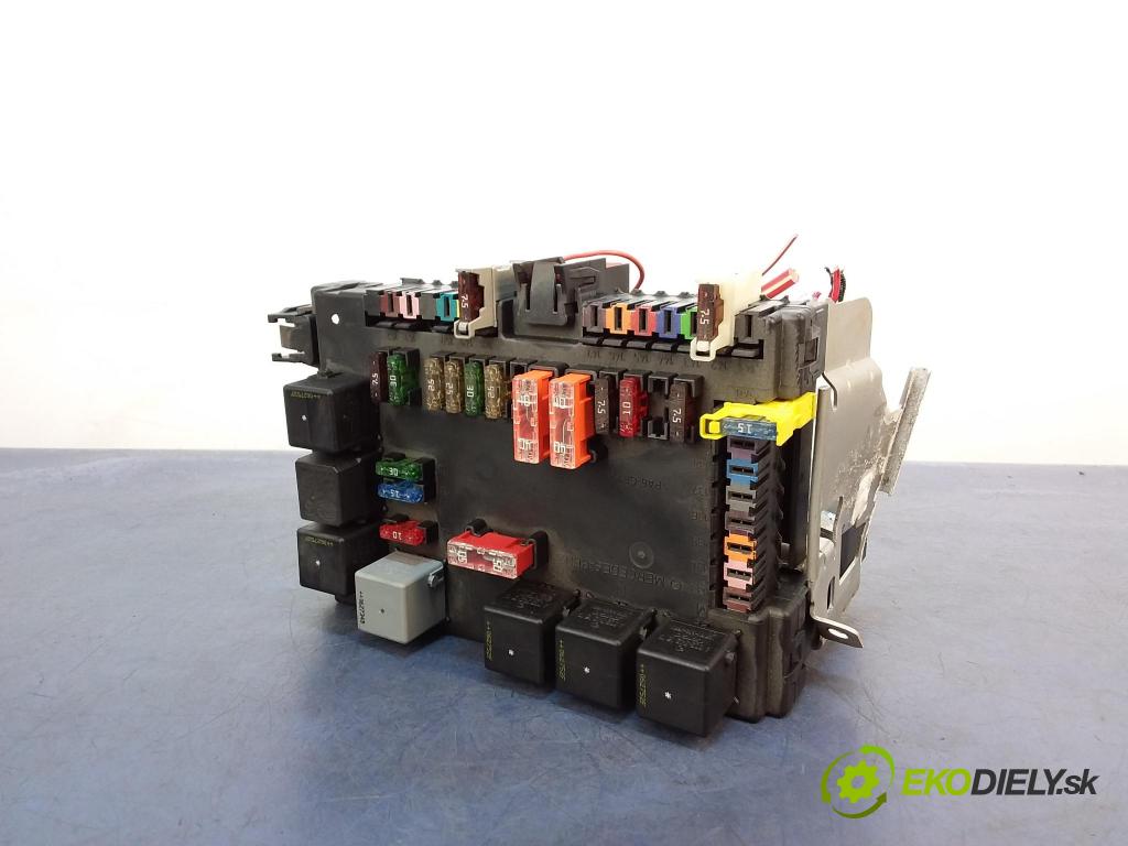 Mercedes S-klasa 2006 skrinka Poistky: A2215403250