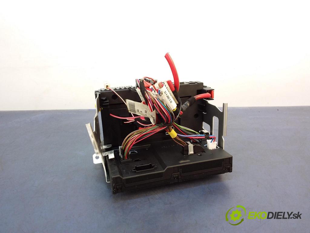 Mercedes S-klasa 2006 skrinka Poistky: A2215403250