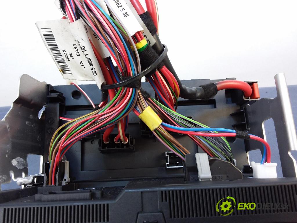 Mercedes S-klasa 2006 skrinka Poistky: A2215403250