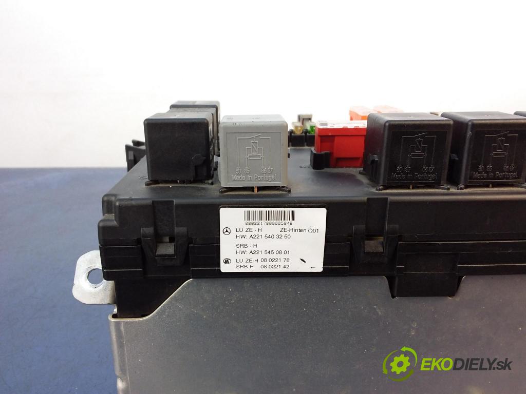 Mercedes S-klasa 2006 skrinka Poistky: A2215403250