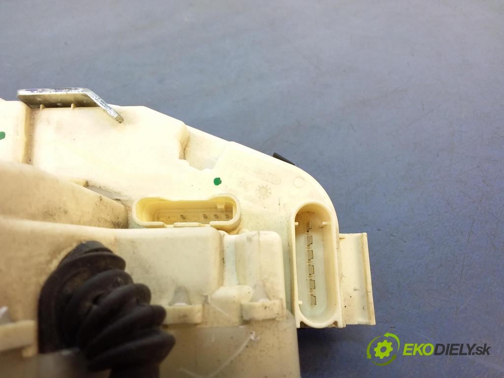 Mercedes S-klasa 2006 zámok dvere zad v pravo: A2217302435