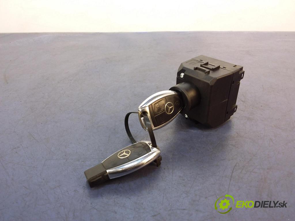 Mercedes S-klasa 2006 Spínač zapaľovania: 2215450708