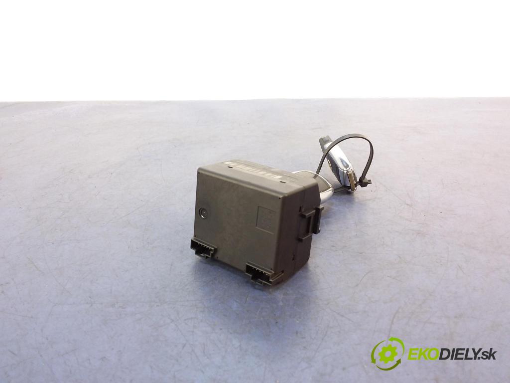 Mercedes S-klasa 2006 Spínač zapaľovania: 2215450708
