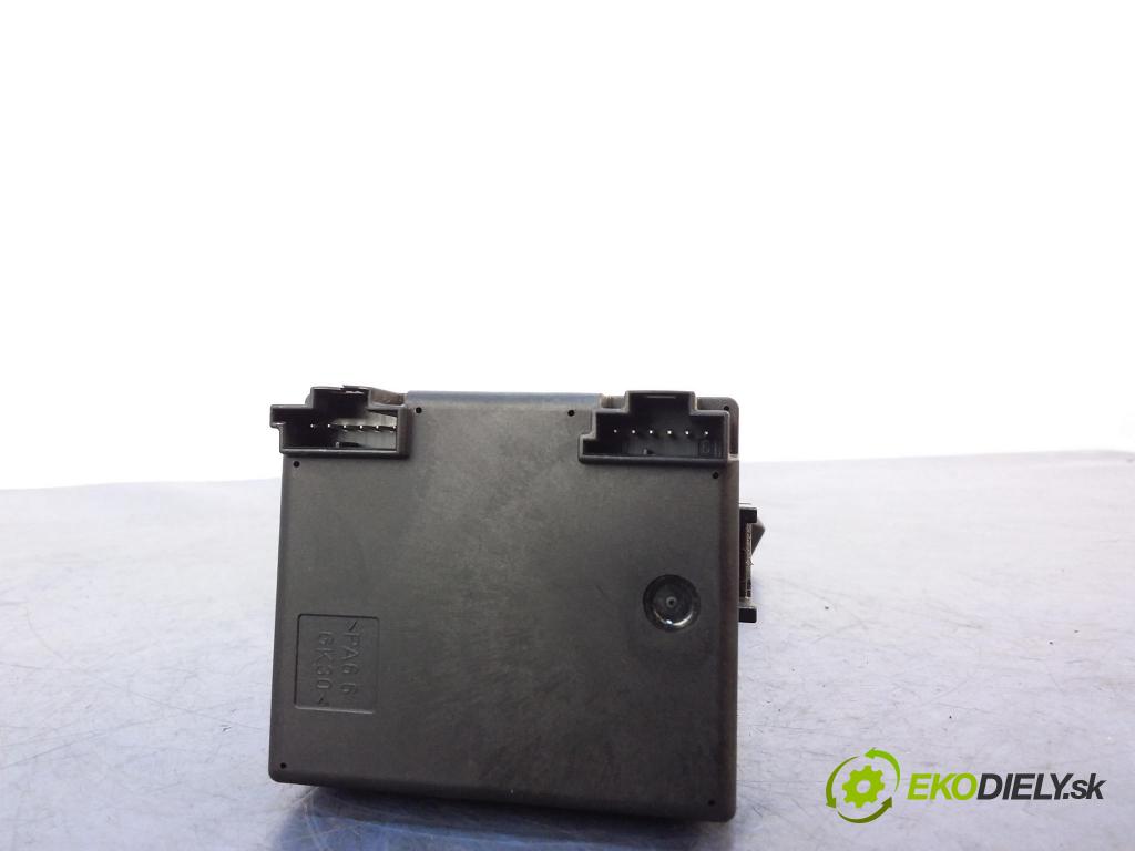 Mercedes S-klasa 2006 Spínač zapaľovania: 2215450708