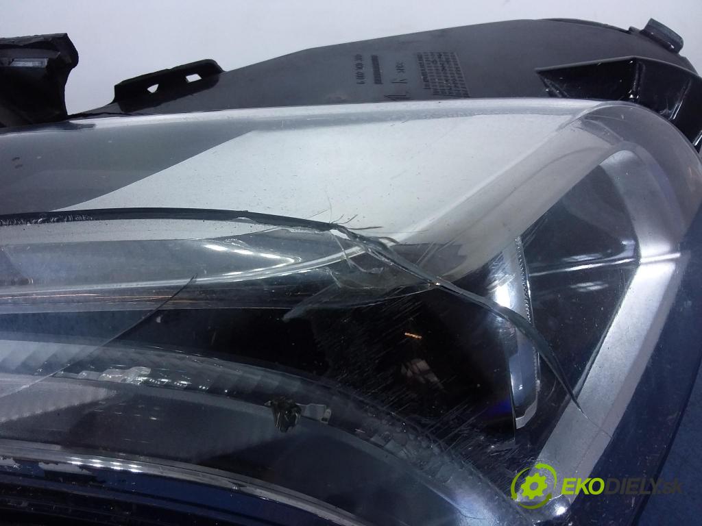 Cadillac Cts 2017 Reflektor: v pravo: 23211666