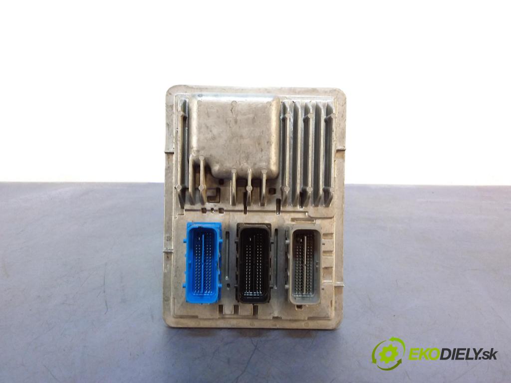 Opel Astra 2016 riadiaca jednotka Motor: 12679845