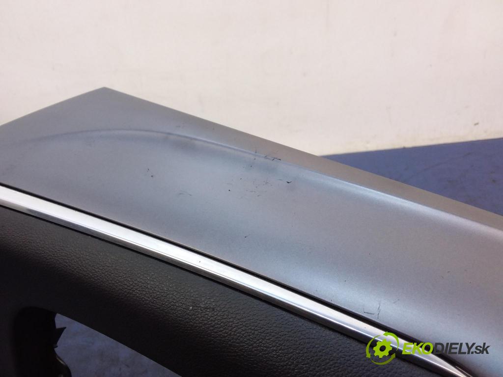 Opel Astra 2016 kryt Plast: Interiéry: