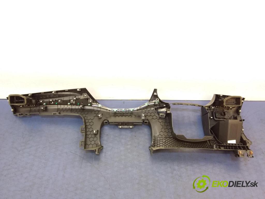 Opel Astra 2016 kryt Plast: Interiéry: