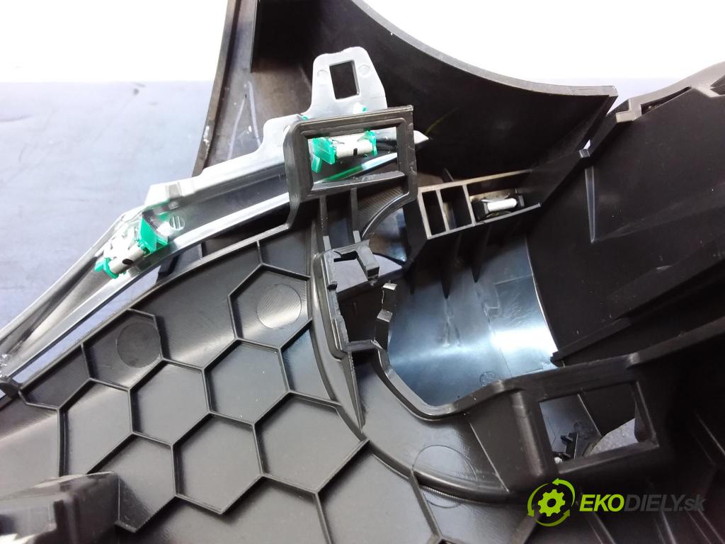 Opel Astra 2016 kryt Plast: Interiéry: