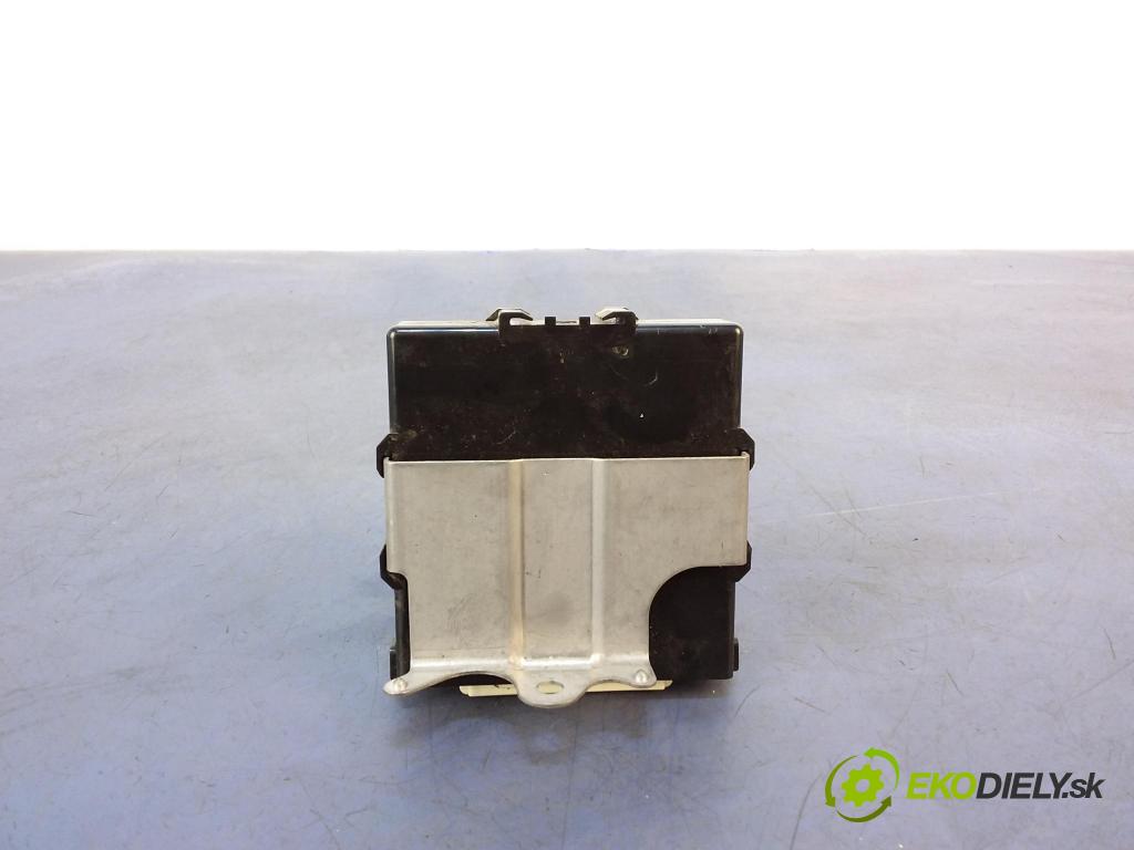 Toyota Auris 2007 řídící jednotka 89990-02010