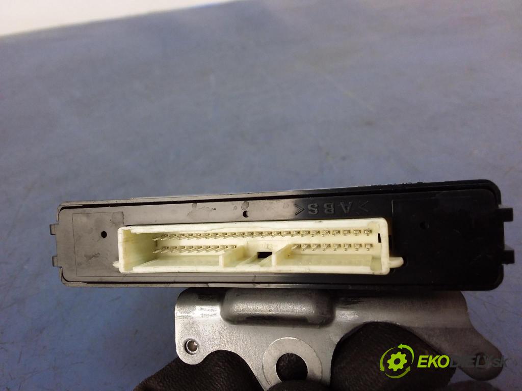 Toyota Auris 2007 řídící jednotka 89990-02010