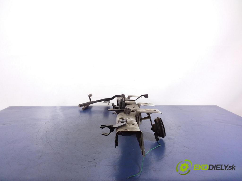 Toyota Auris 2007 výstuha Predné: / pas predný