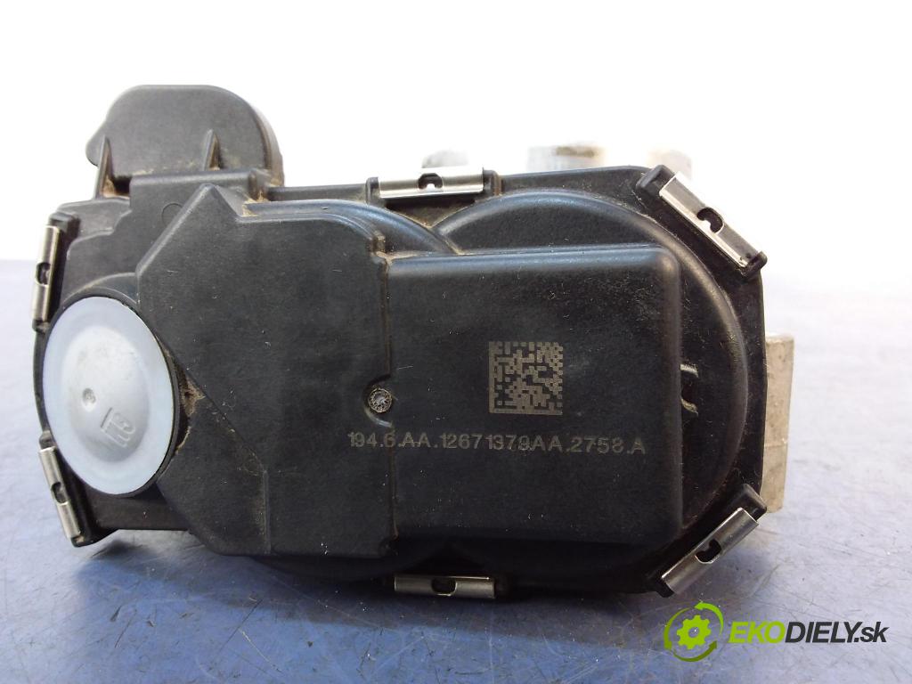 Opel Astra 2016 klapka 12671379AA