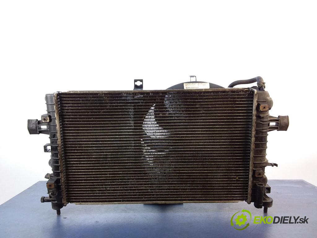 Opel Astra 2009 chladič Voda: