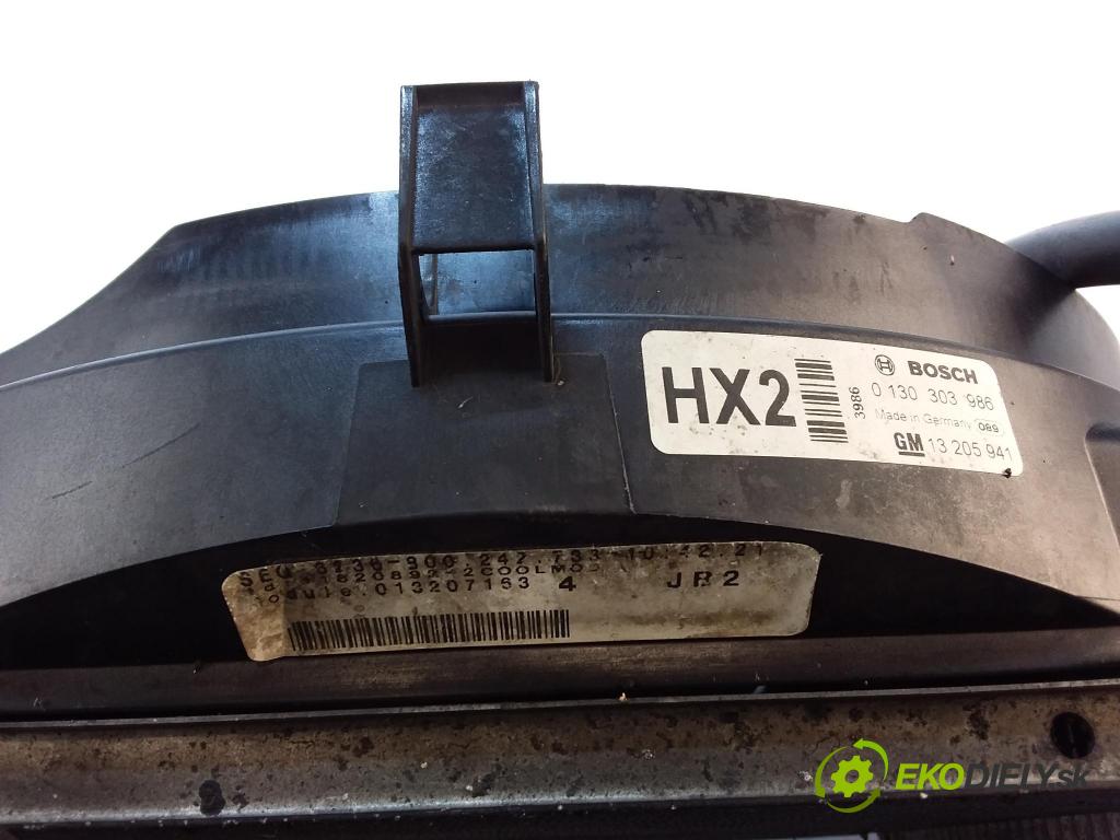 Opel Astra 2009 chladič Voda: 