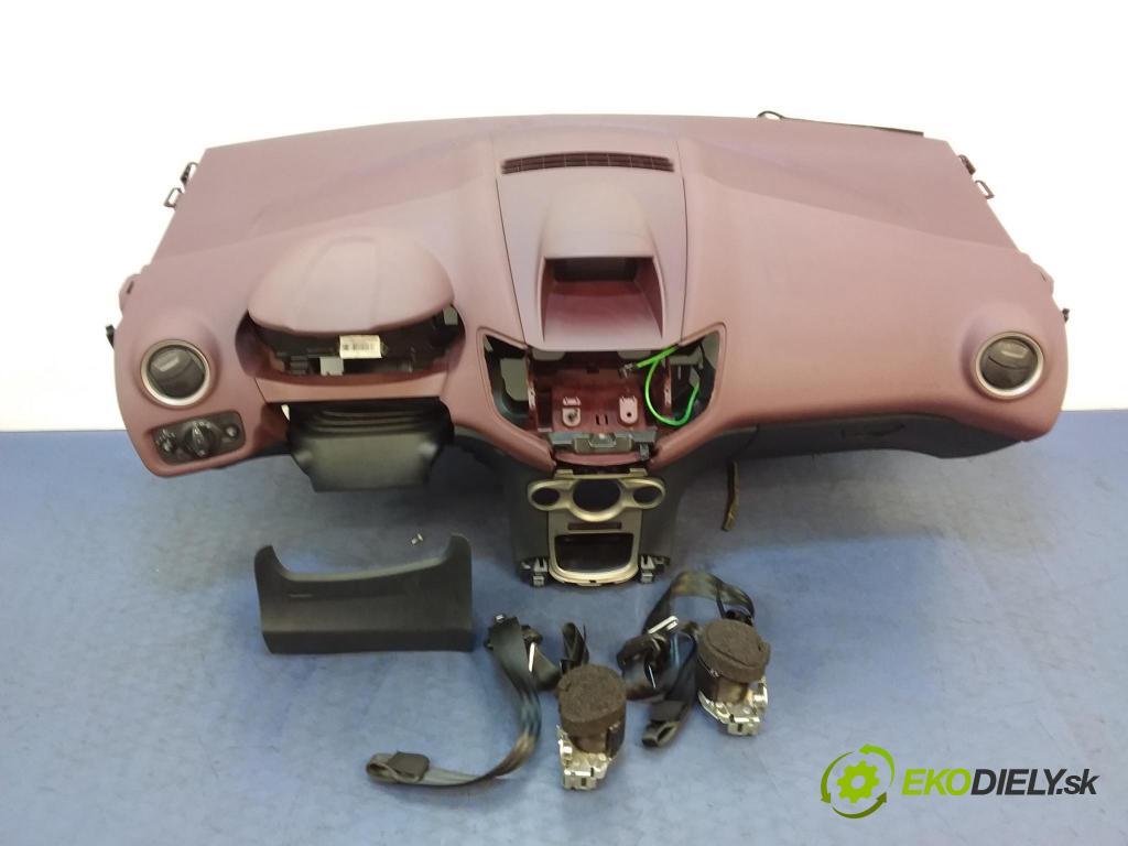 Ford Fiesta 2009 kokpit,přistrojova deska