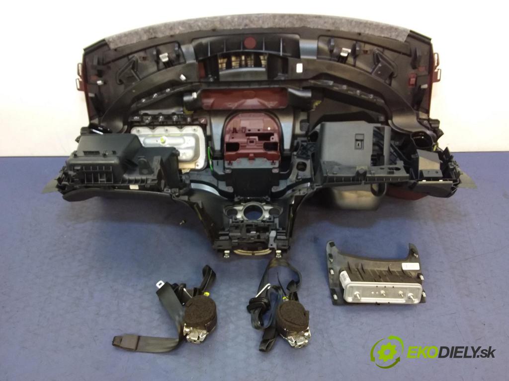 Ford Fiesta 2009 kokpit,přistrojova deska