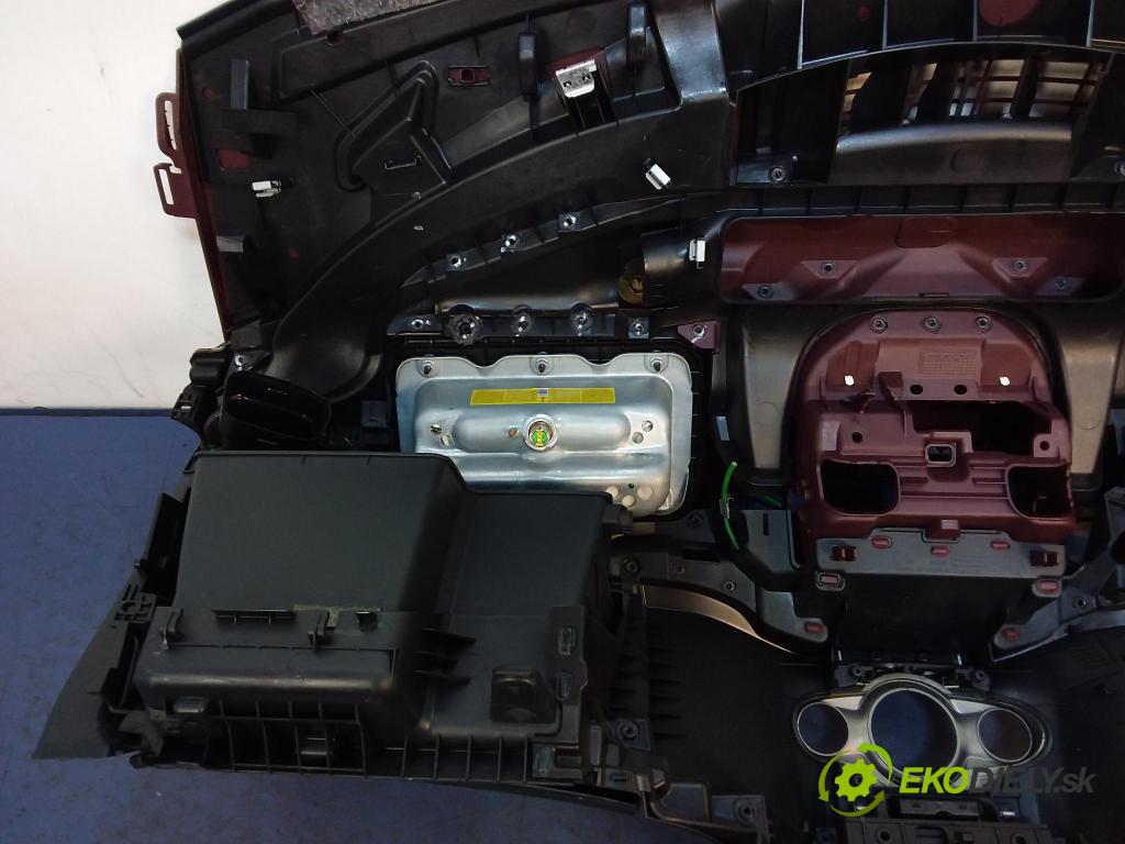 Ford Fiesta 2009 kokpit,pristrojová doska 