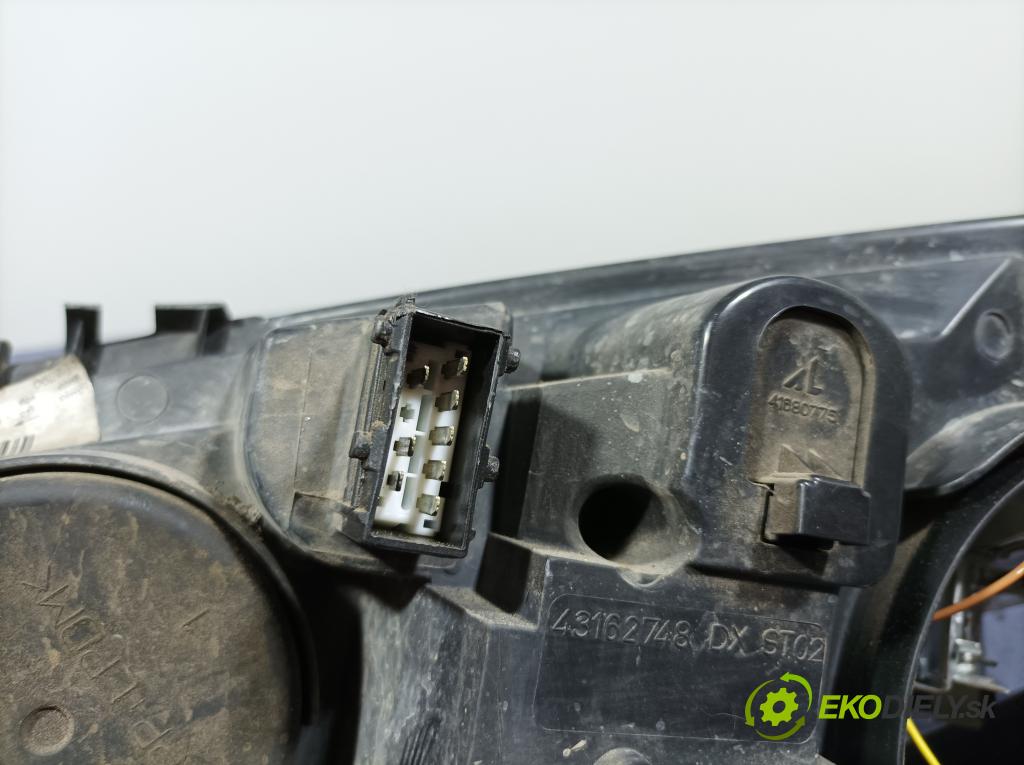 Peugeot 307 2007 Reflektor: Vľavo: 9681832280