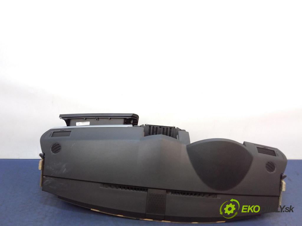 Opel Astra 2006 kokpit,přistrojova deska