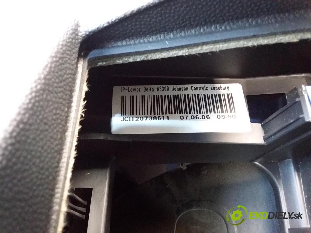 Opel Astra 2006 kokpit,přistrojova deska