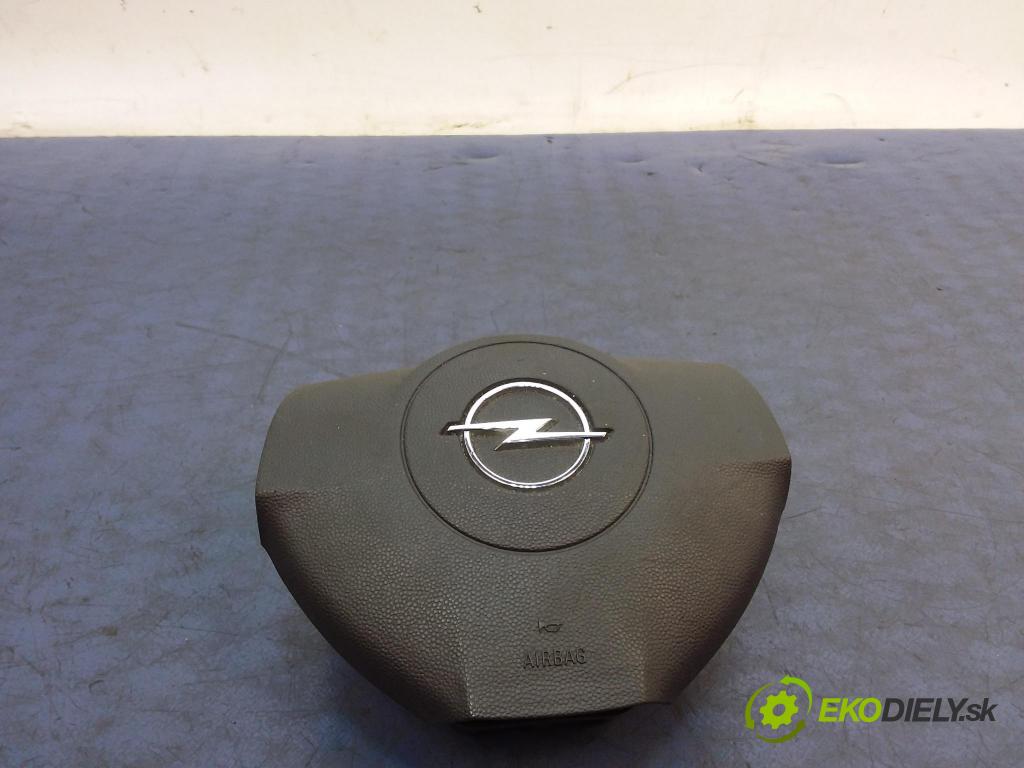 Opel Astra 2006 kokpit,přistrojova deska