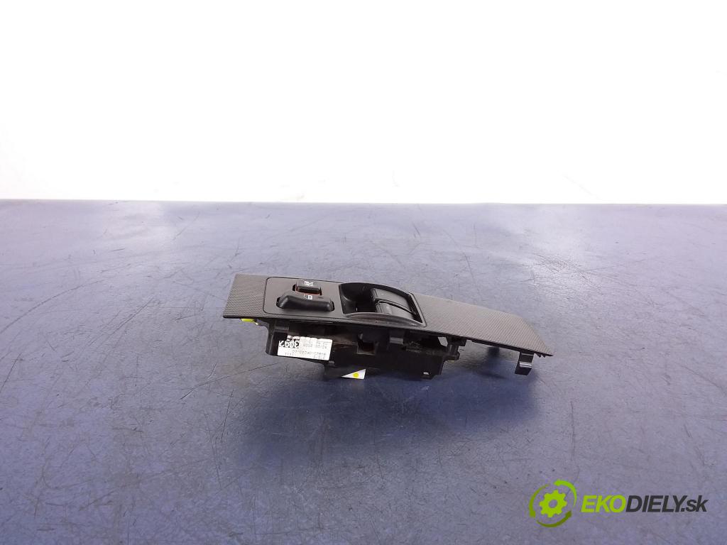 Toyota Corolla verso 2005 prepínač Okná: 84820-0F040