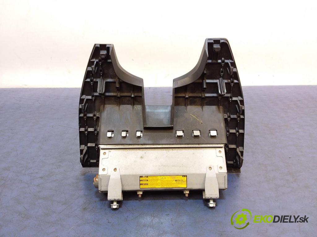 Toyota Corolla verso 2005 kokpit,pristrojová doska 01