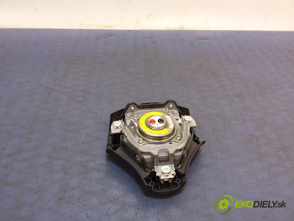 Toyota Corolla verso 2005 kokpit,pristrojová doska 01