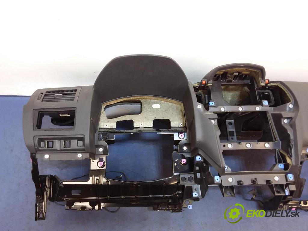 Opel Zafira 2006 kokpit,pristrojová doska
