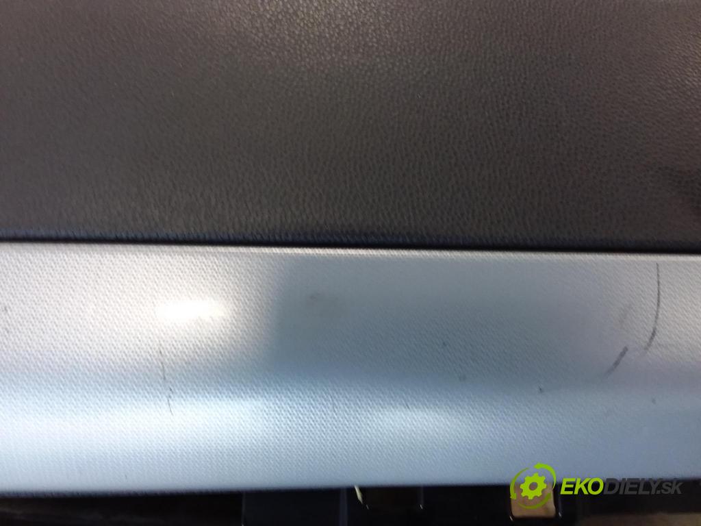 Opel Zafira 2006 kokpit,pristrojová doska 