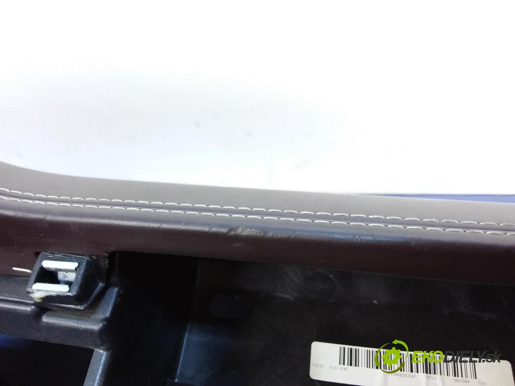 Audi A8 2013 kokpit,pristrojová doska