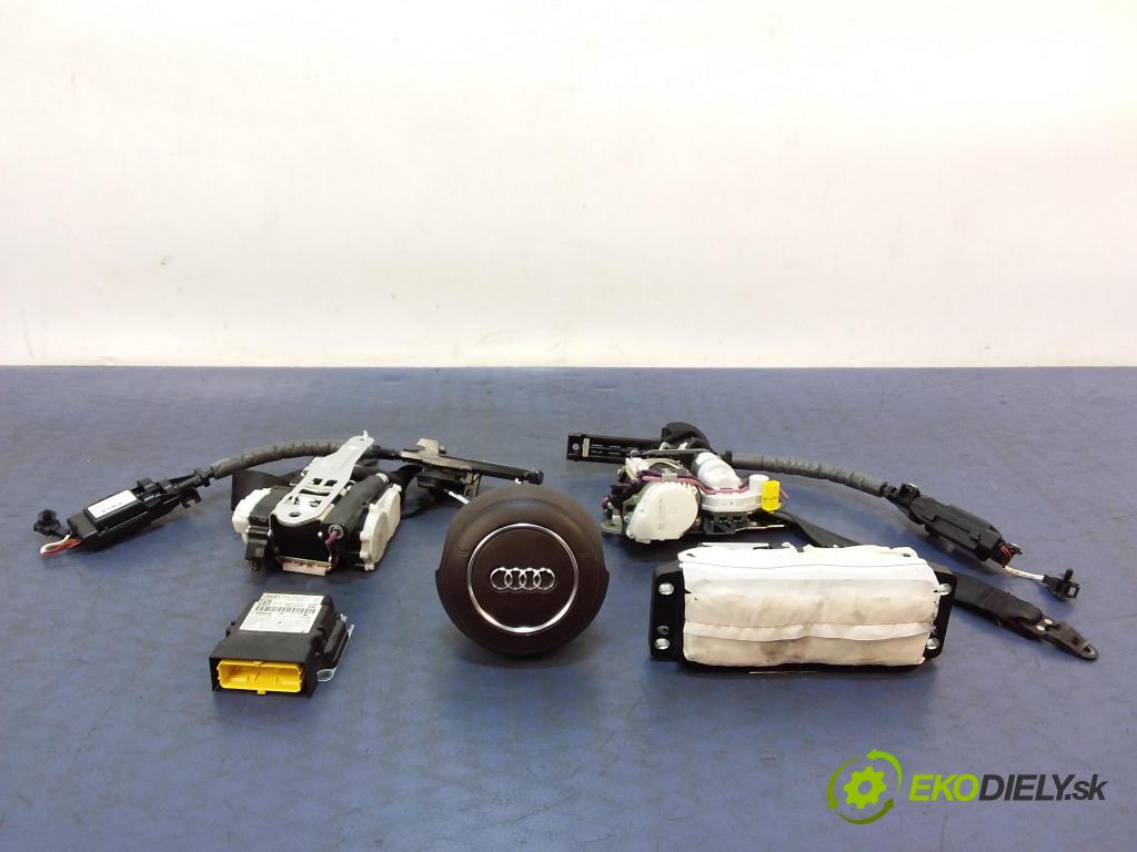 Audi A8 2013 kokpit,pristrojová doska