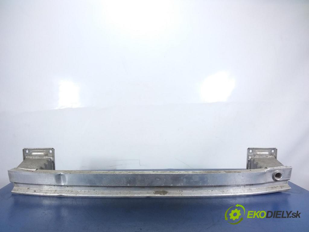 Audi A8 2013 výztuha narazník Zad:
