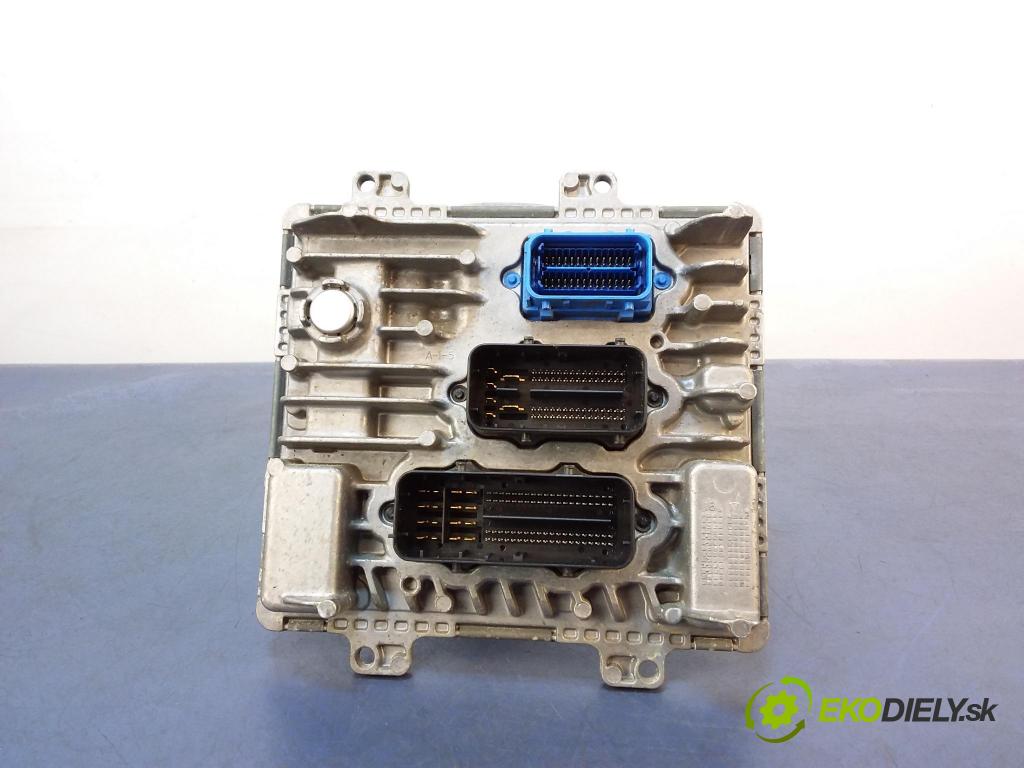 Opel Astra 2017 riadiaca jednotka Motor: 55501607