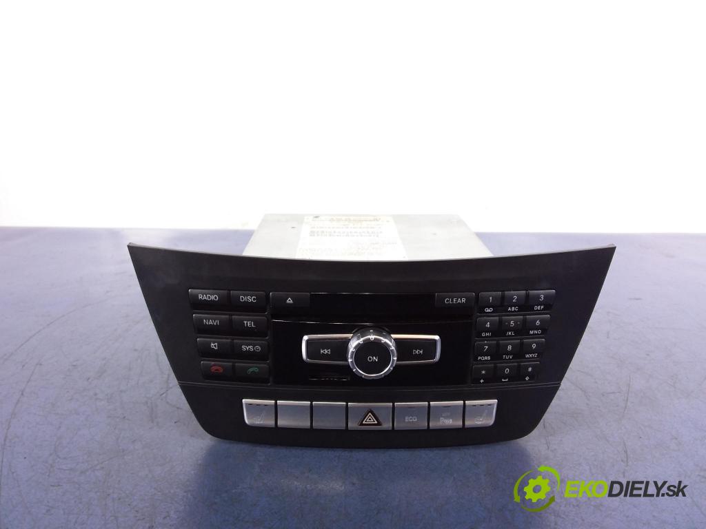 Mercedes C-klasa 2011 Radio I Navigácia: A2049005908