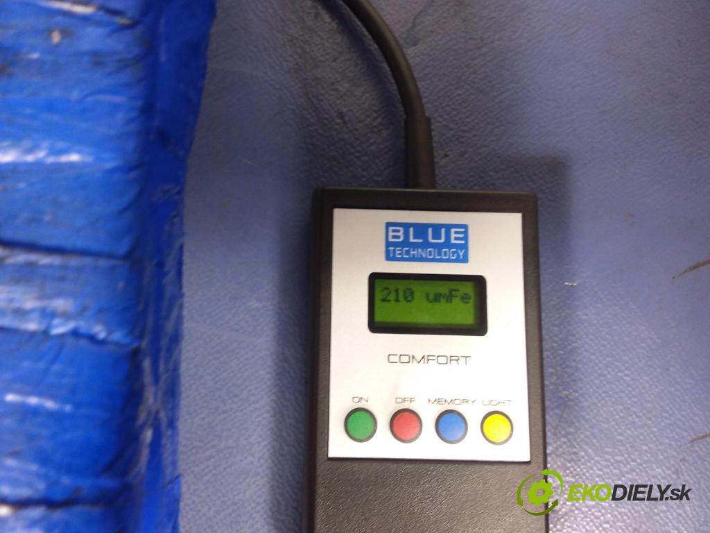 Dodge Charger 2006 blatnik před Levý: