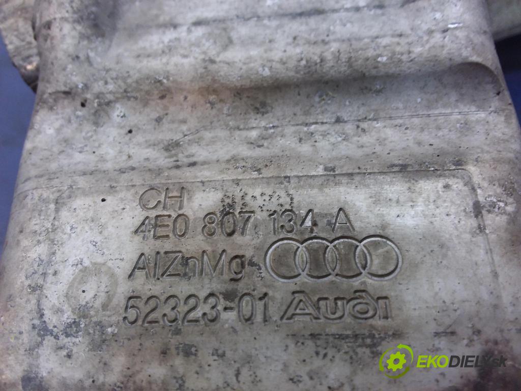 Audi A8 2002 výztuha narazník před