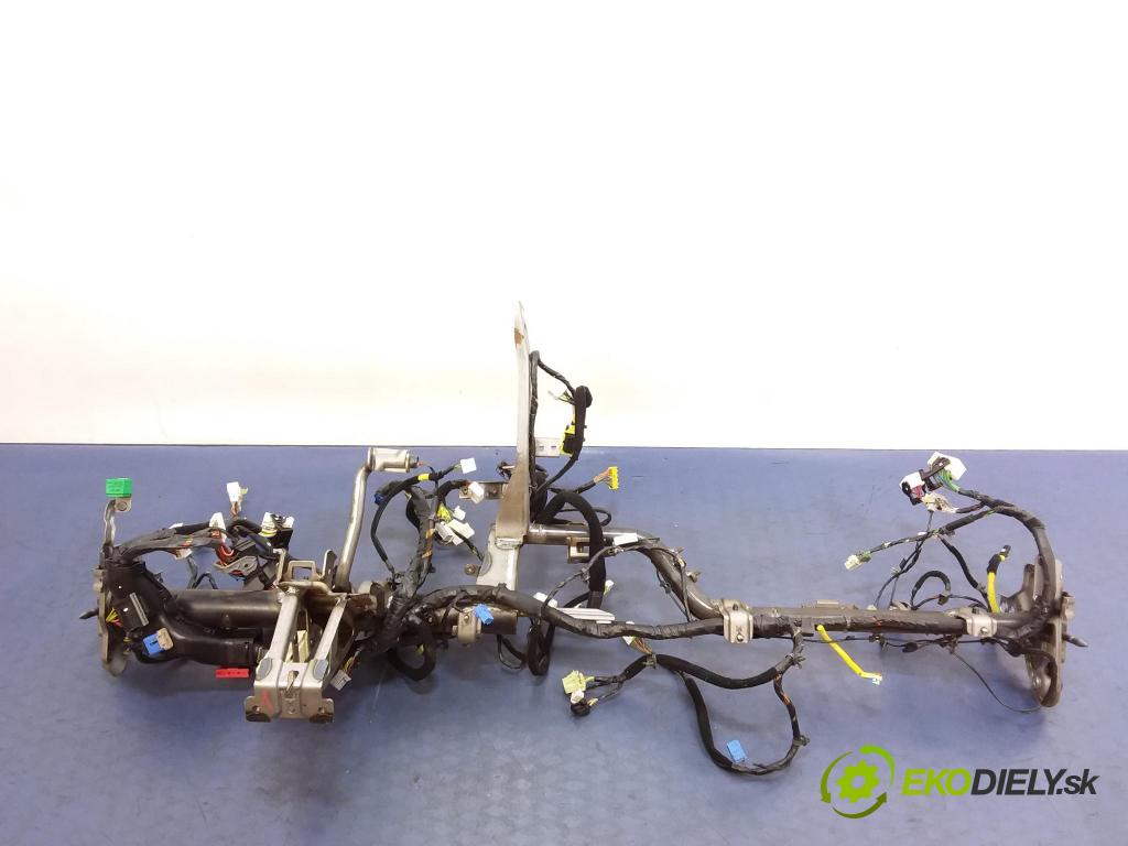 Kia Ceed 2014 kokpit,pristrojová doska 84410-A2000